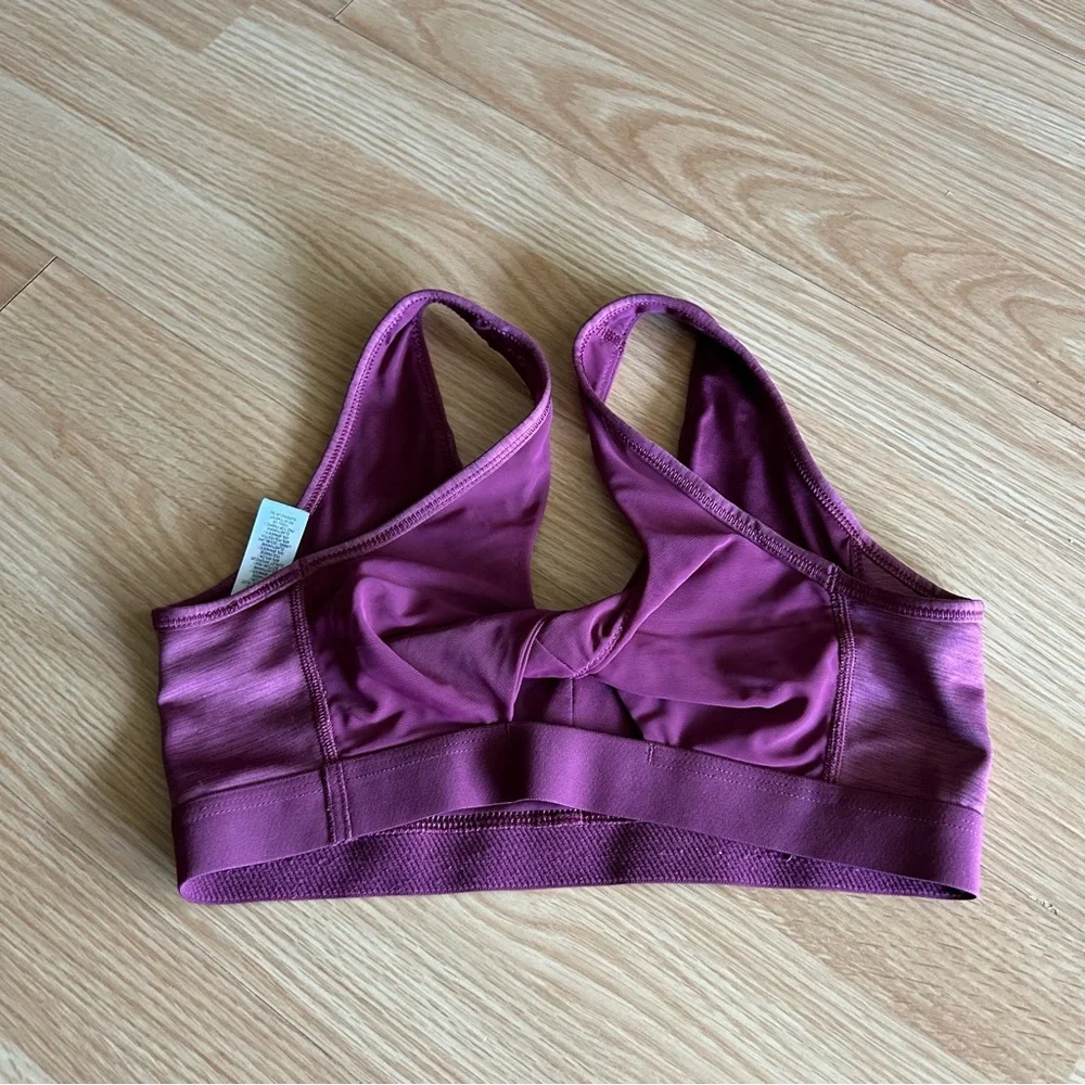 Nike Favorites Maroon Twist Back Training Light Support Sports Bra Medium